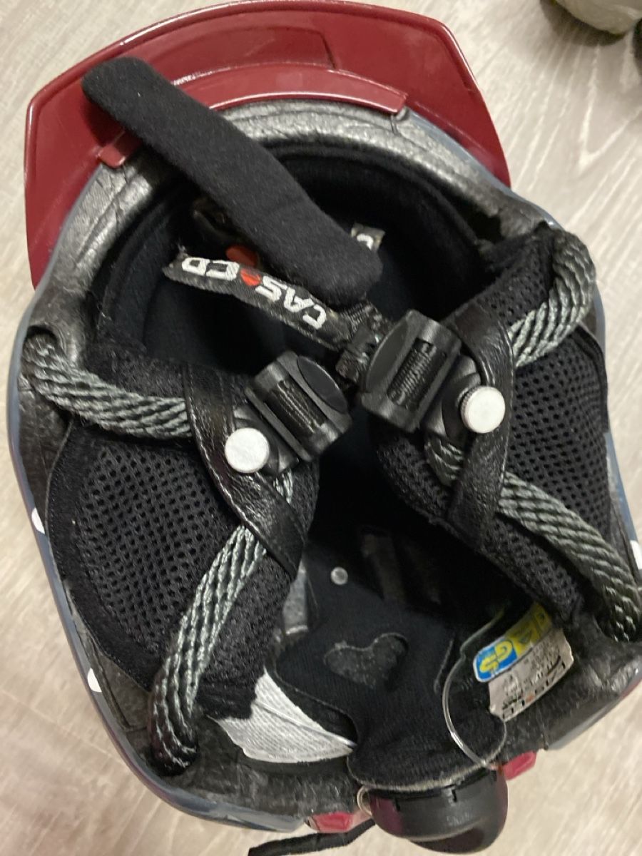 Casco Caschi: Casco Skihelm Kinderhelm Gr. 44-50cm rot-grau – Usato da Diegten venduto da streuli 1