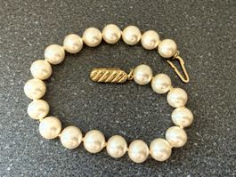 Vintage Perlenarmband mit goldfarbenem Verschluss