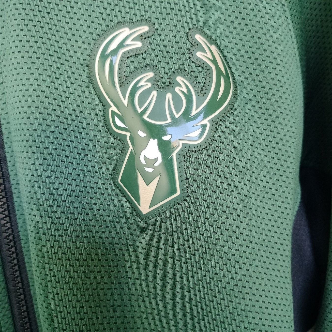 Maglioni & Felpe: NBA MILWAUKEE BUCKS THERMO SWEATSHIRT // Gr. S – Usato da Bern venduto da SportsMemos 1