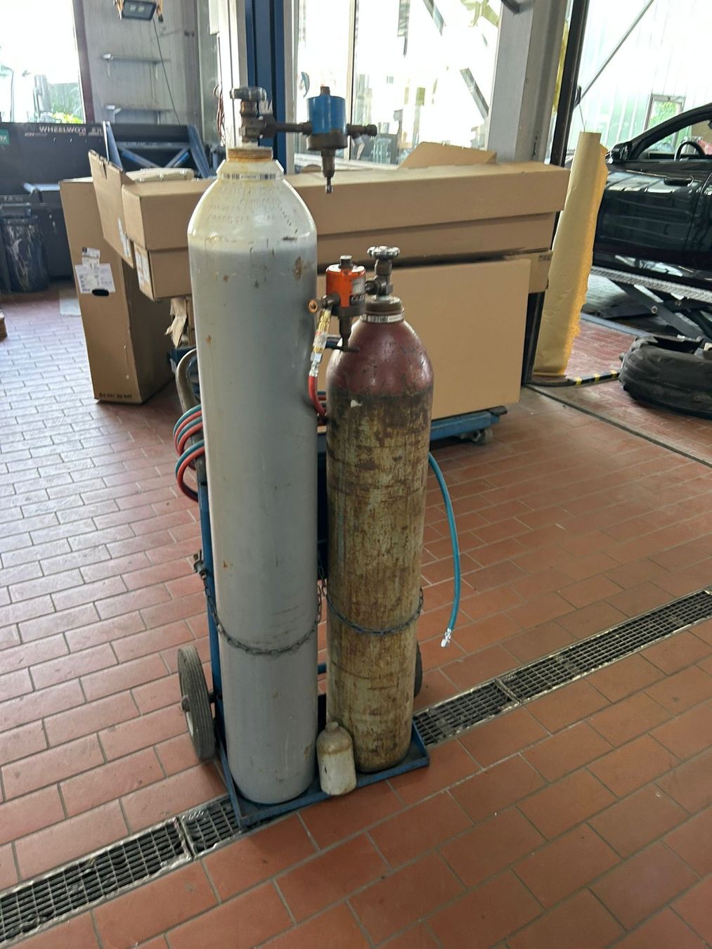 Saldatori: Schweissgerat mit Gasflaschen-Wagen – Usato da Gamsen venduto da ACW_Group
