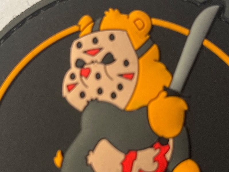 Plaketten & Abzeichen: BISOUNOURS - VIVEMENT VENDREDI ! – Neu und originalverpackt aus Bernex von GenevaPatchCollector 1