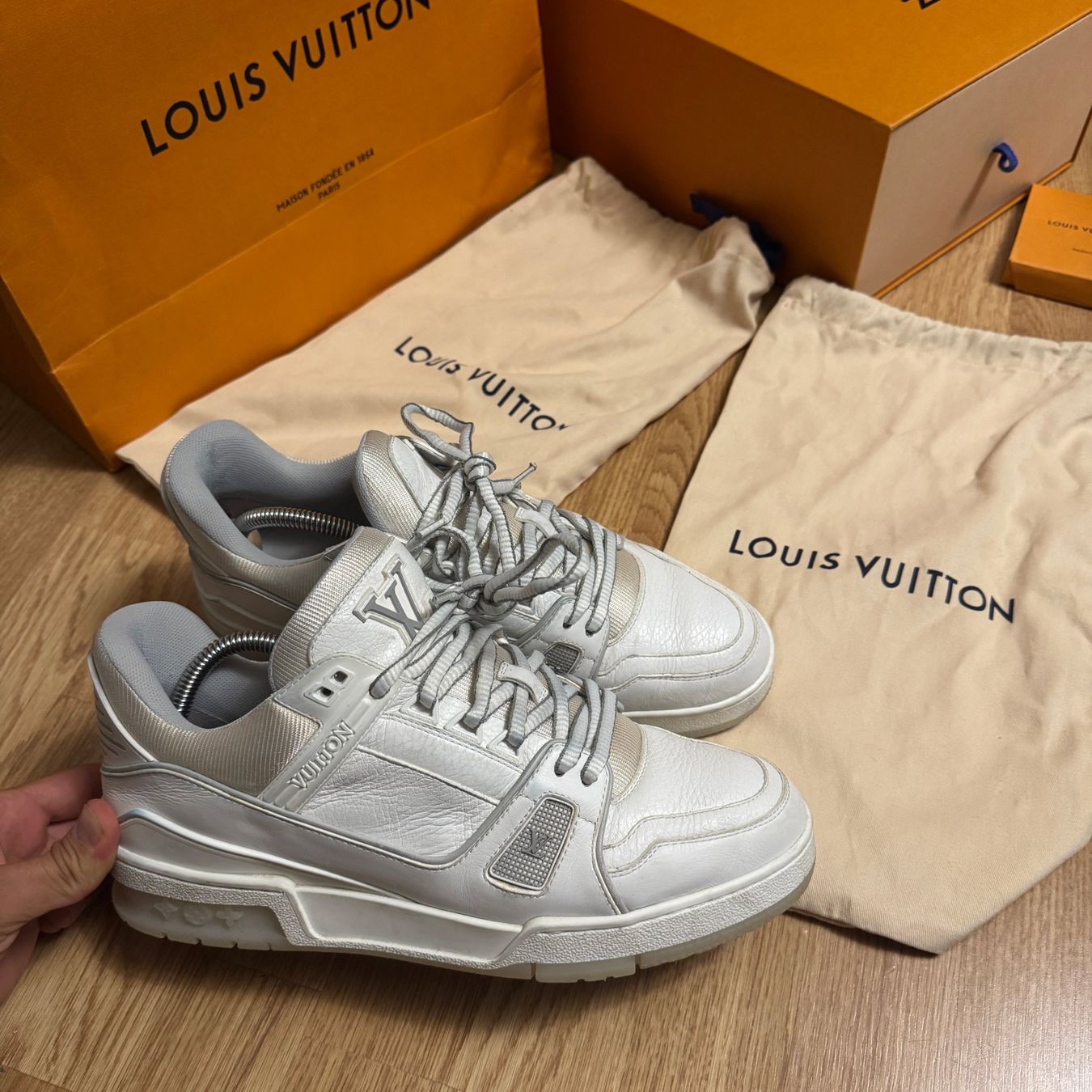 Louis Vuitton Scarpe da uomo: Louis Vuitton LV Trainer Sneaker Grau Weiss – Usato da Bern venduto da 1unzefeinsilber