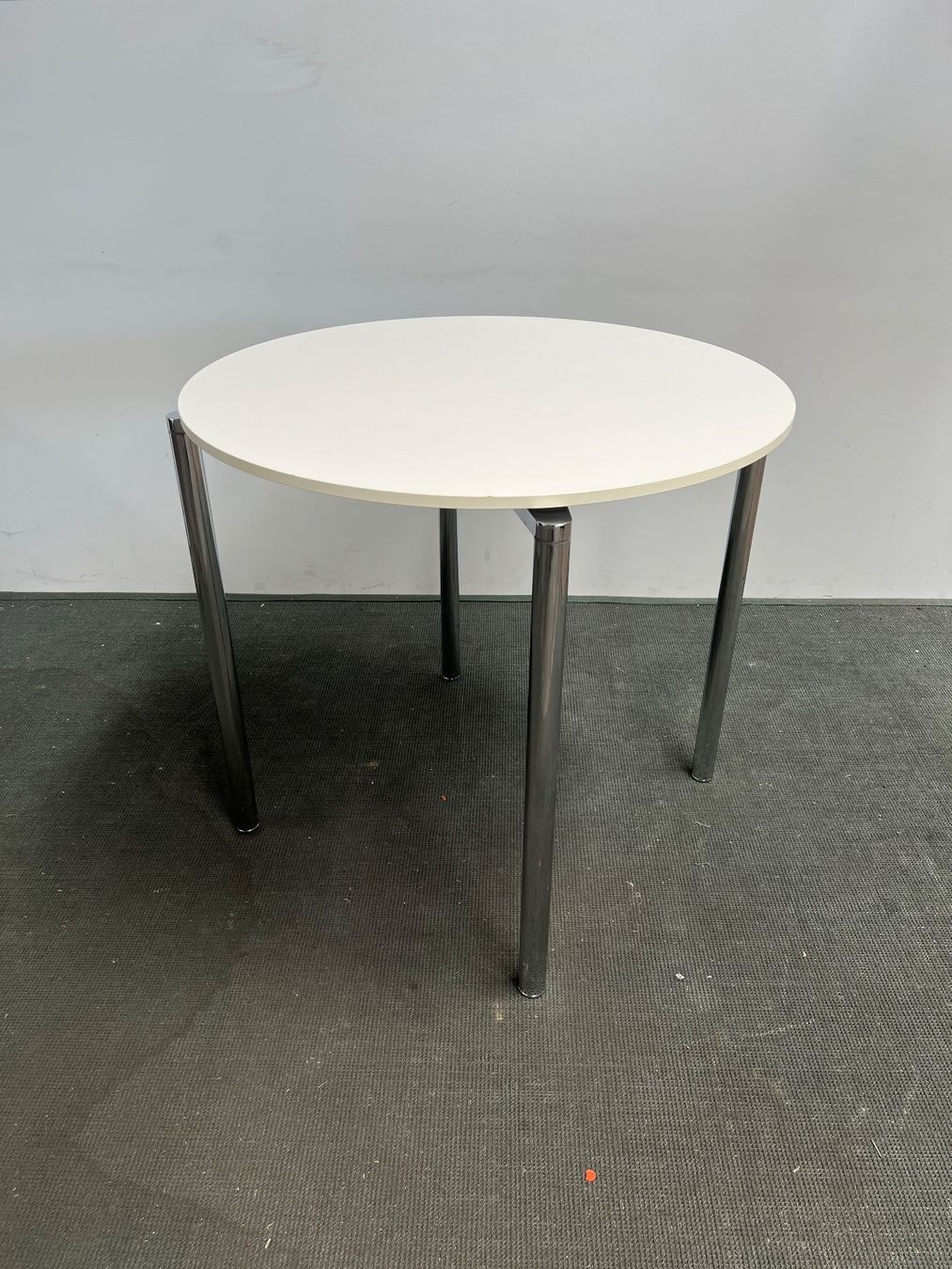 Fritz Hansen Tavoli: FRITZ HANSEN Plano Bistrotisch rund – Usato da Wangen an der Aare venduto da TBYN 1