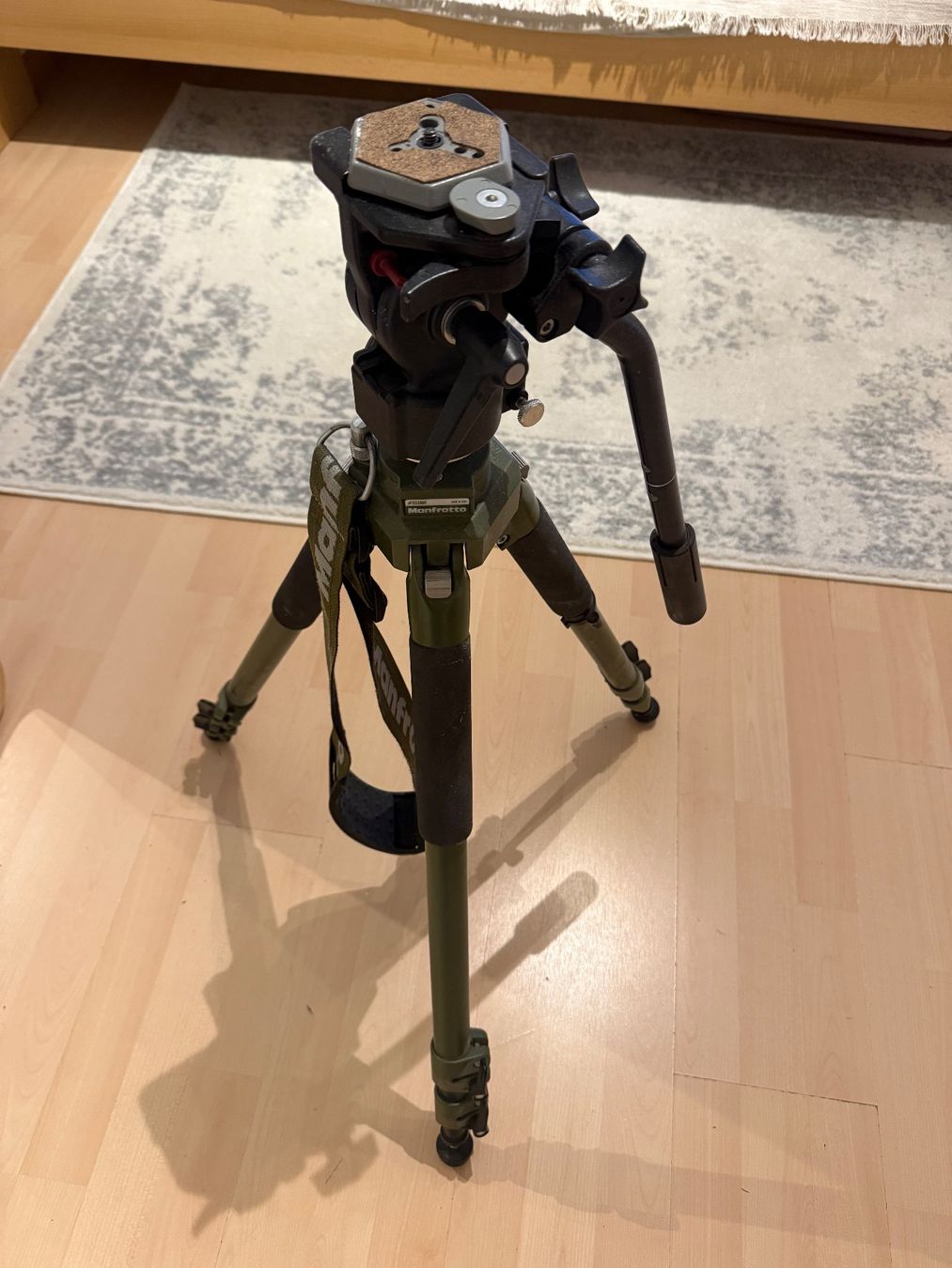 Trépieds & Accessoires: Stativ Manfrotto136 – D'occasion à Zürich par kat_d9z7
