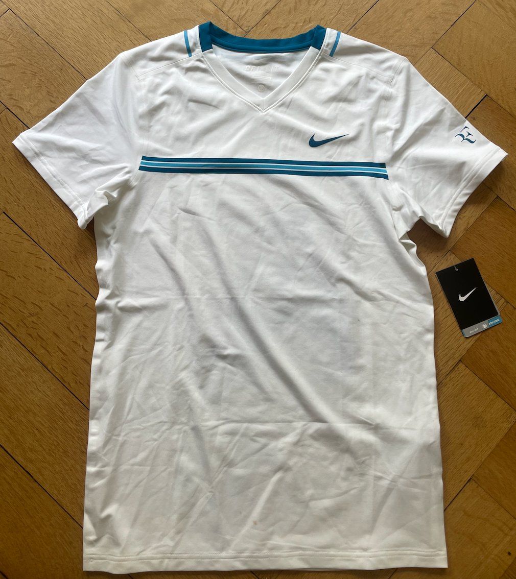 Nike T-shirt: Nike RF T-Shirt – Nuovo (secondo la descrizione) da Zürich venduto da rob_z62d