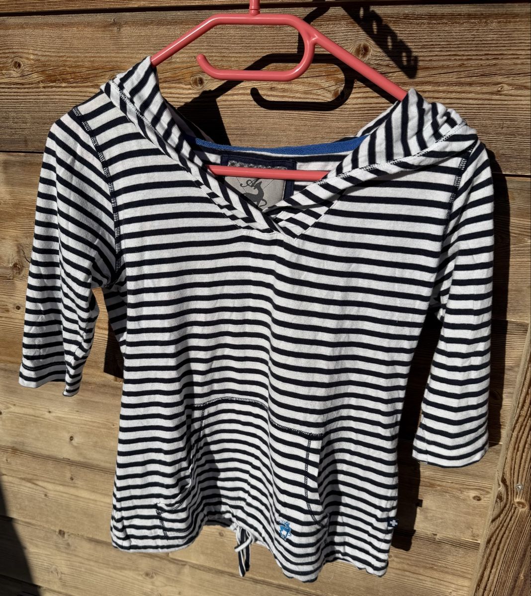 Tops: Pull à capuche bleu & blanc – Gebraucht aus Ovronnaz von Justine96