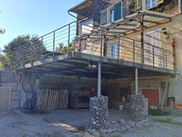 Grosszügige Terrasse mit Geländer, 6m x 5m