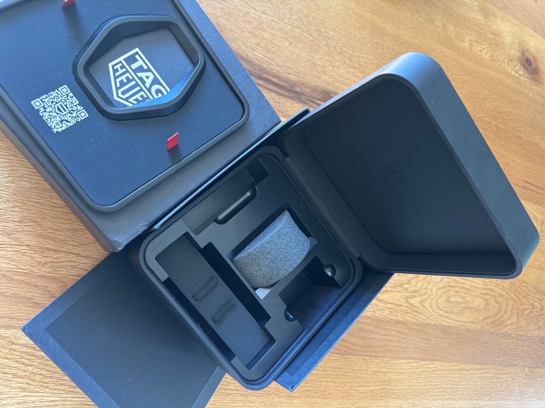 Tag Heuer Scatole porta orologi: Boîte de montre TAG Heuer E4 connected – Usato da Morges venduto da Alexys23 3