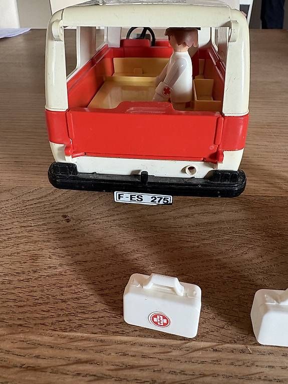 Giocattoli: Playmobil Krankenwagen  – Usato da Schüpfheim venduto da pepper03 4
