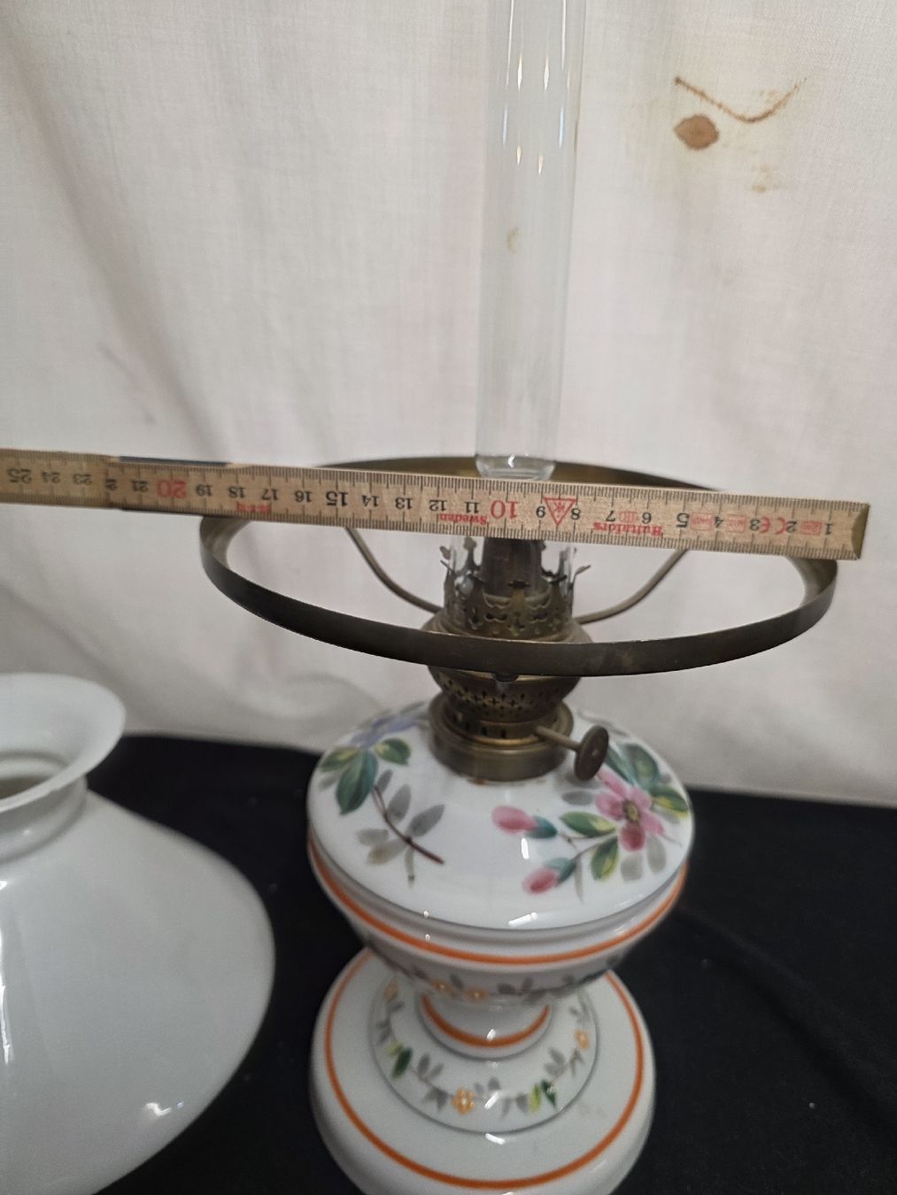 Lampade: Antike Petroleumlampe mit Blumendekor, Winterdeko – Usato da Wolfertswil venduto da Antiko 2