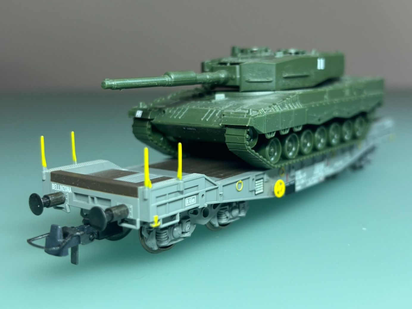 Roco Modellini di ferrovie: SBB CFF Panzertransportwg mit Leopard II Schweizer Armee – Usato da Sion venduto da lol_98vj 1
