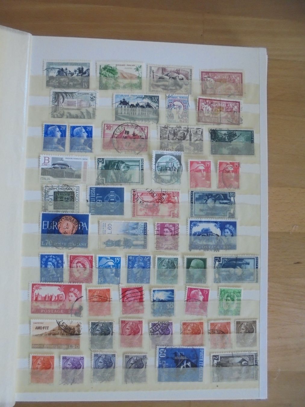 Album: Briefmarkenalbum mit Marken aus diversen Ländern. – Usato da Jona venduto da Glareola 6