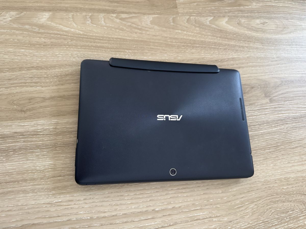 Asus Tablet PC: ASUS Transformer Pad TF300T mit Mobile Docking defekt – Difettoso da Bazenheid venduto da ttttt616 1