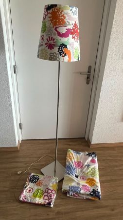 3er Set, Stehlampe, Decke und Kissenbezug mit Blumenmuster