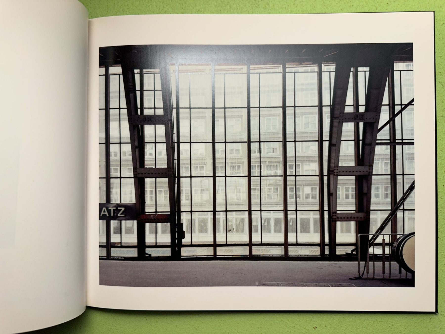 Bücher: Axel Hütte: Theorea. – Gebraucht aus Zürich von allp 4