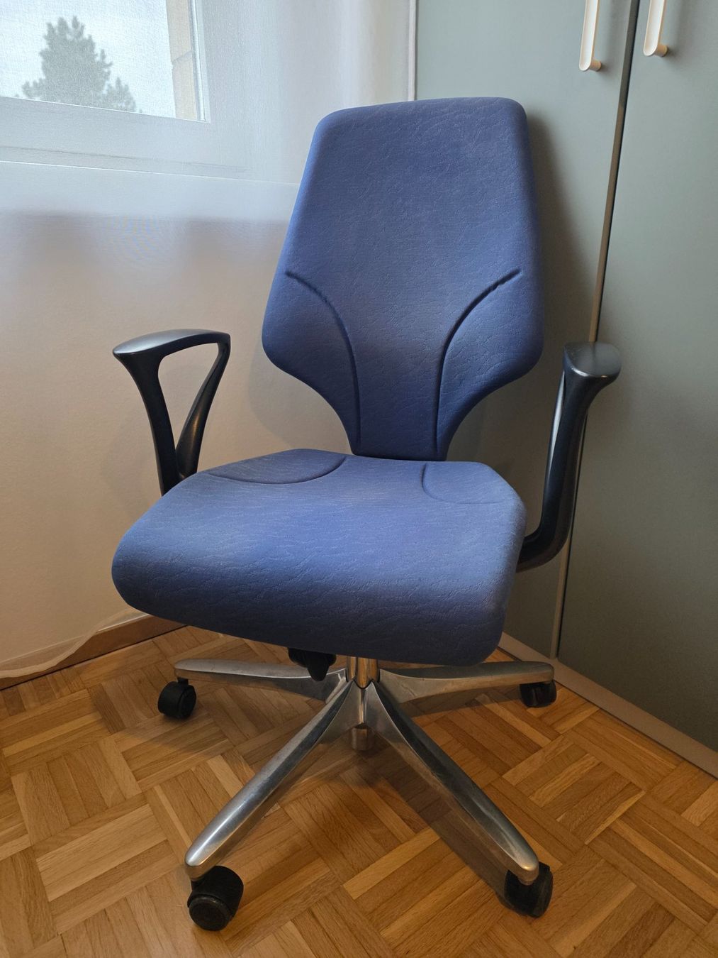 Giroflex Sedie: Giroflex G64 mit Fixarmlehnen - Blau – Usato da Möhlin venduto da gjuajtes