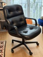 Original Charles Pollock Comforto Lederstuhl