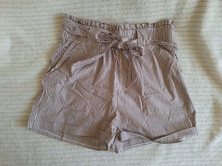 Only Sommerliche Shorts, gestreift, Grösse M, neuwertig