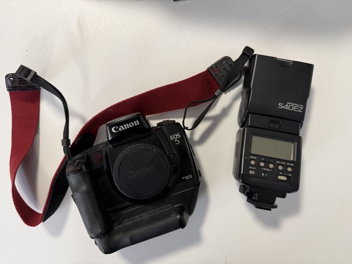 Canon Kamera: Canon EOS 5 + Flash 540EZ + Sac et accessoires – Gebraucht aus Ardon von Momovs99 2