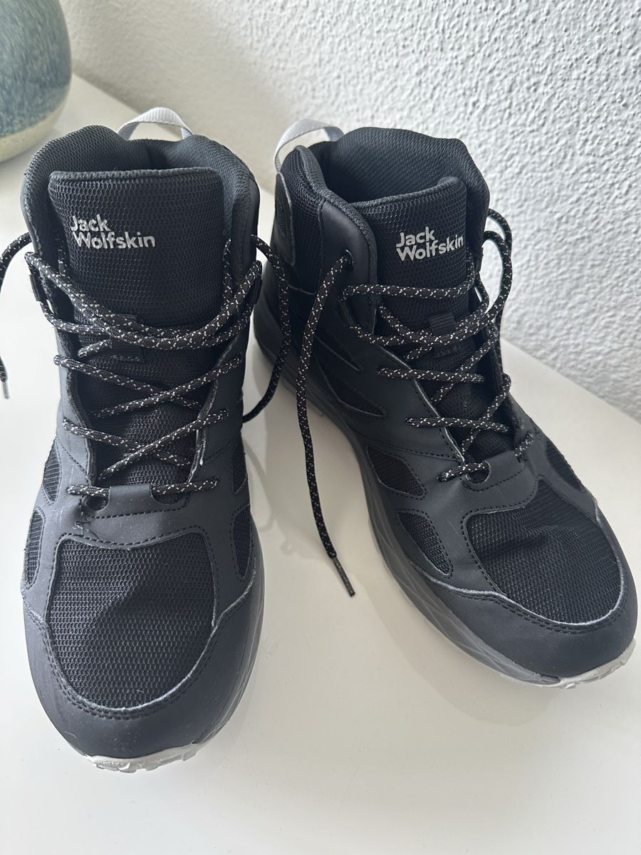 Scarpe da uomo: Wanderschuhe, Größe 40 – Usato da Männedorf venduto da Ewallstreet 2