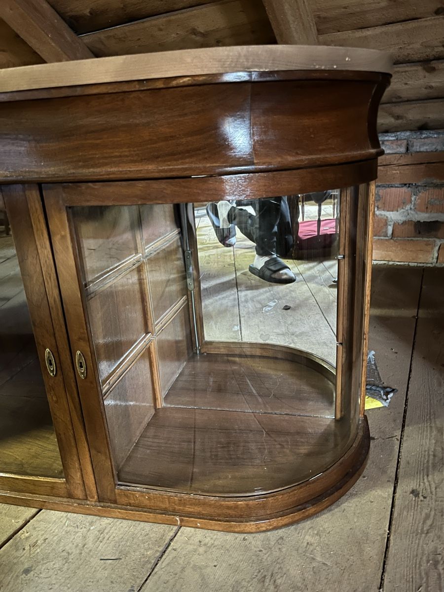 Vetrine: antike vitrine mit gerundetem glas – Usato da Lengnau BE venduto da Meij 1
