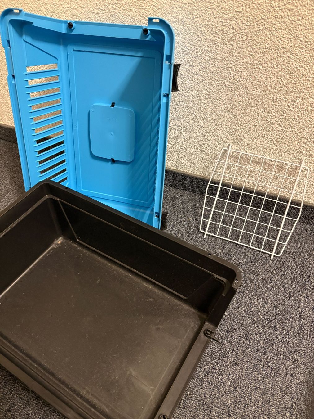 Cucce & Letti: Tier-Transportbox blau gebraucht – Usato da Winterthur venduto da Dflacher 2