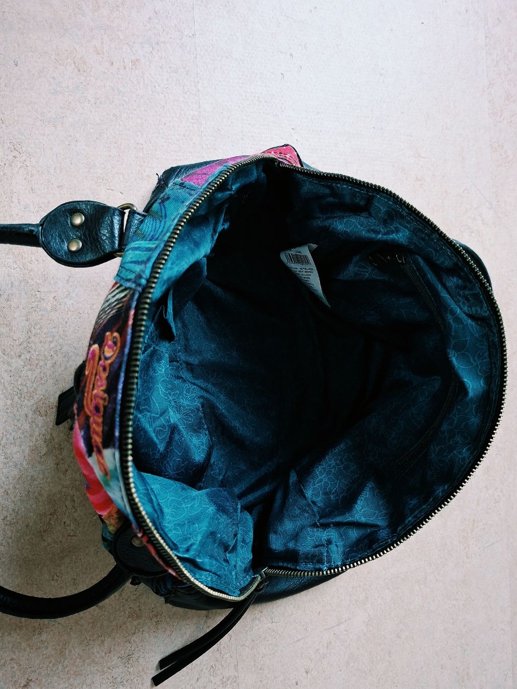Desigual Sacs femmes: Desigual Tasche multicolour Patchwork guter Zustand – D'occasion à Klingnau par vollmond36 5