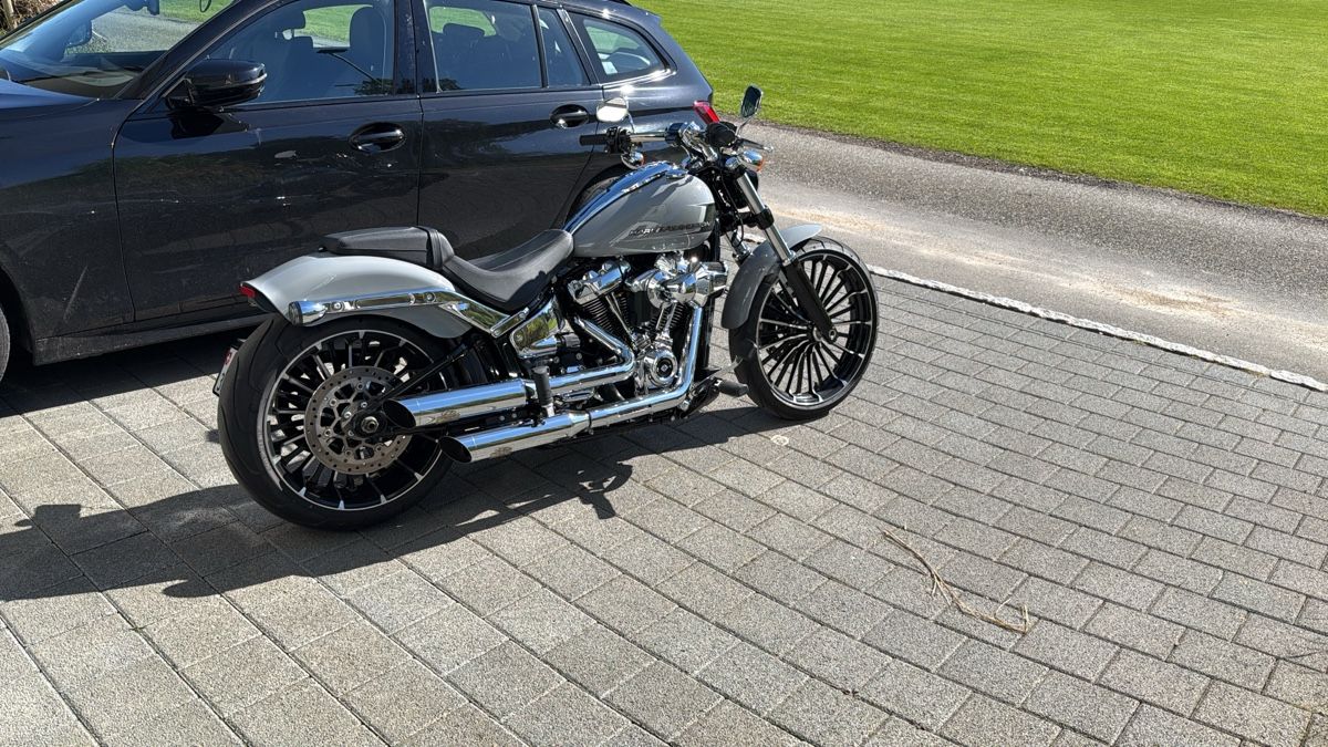 Harley-Davidson Cruisers: Harley Davidson Motorrad Breakout – Neuf (Voir description) à Oberhof par Aerbsli1985