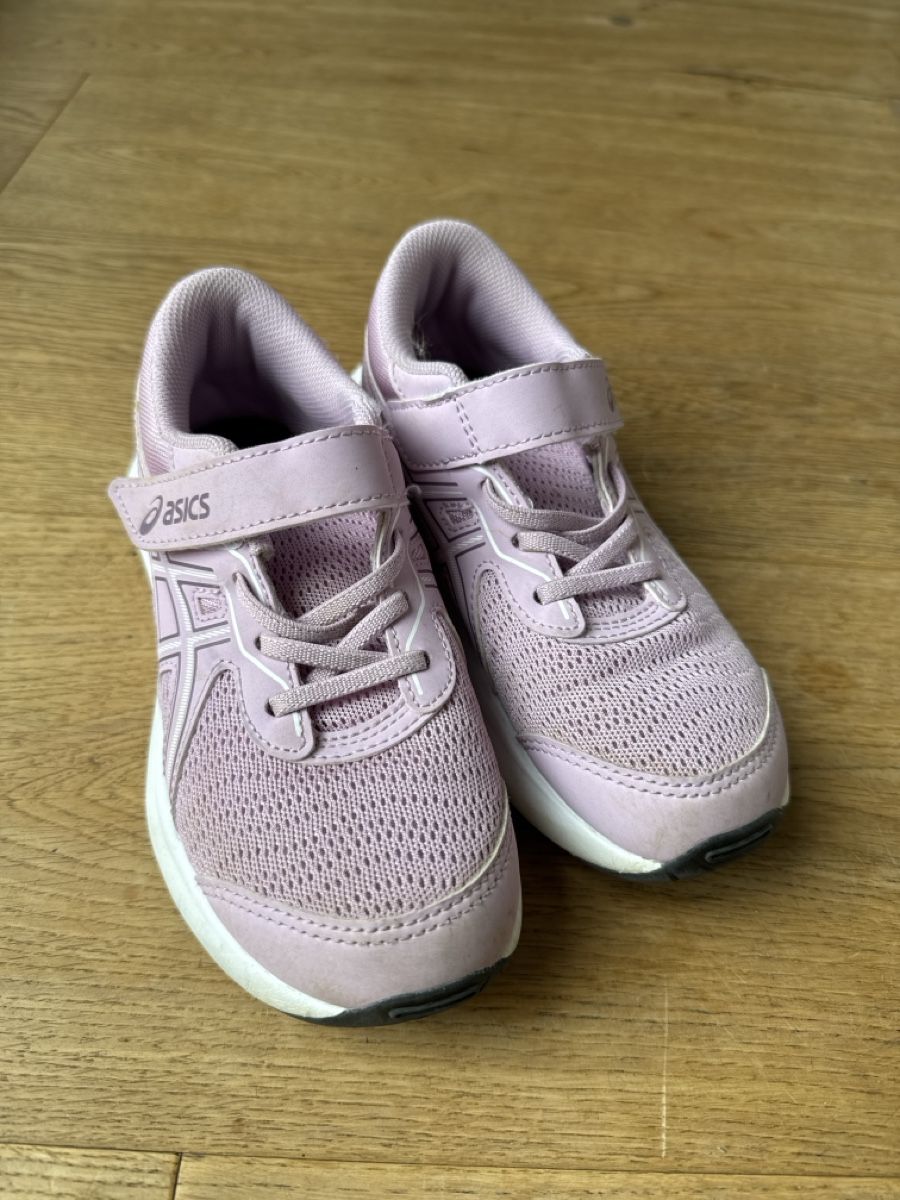 Asics Schuhe für Mädchen: Laufschuhe Asics Gr.31 – Gebraucht aus Bettwil von Peppine