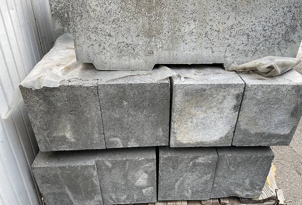 Rivestimenti per pavimenti: Bloc de béton empilable – Usato da Villeneuve VD venduto da gar_lj5l