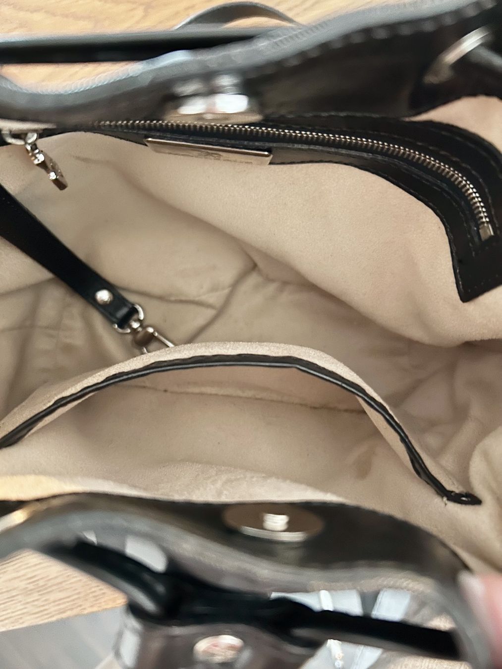 Maison Mollerus Taschen für Damen: Mollerus Beuteltasche schwarz/silber – Gebraucht aus Zürich von Evo-9 2