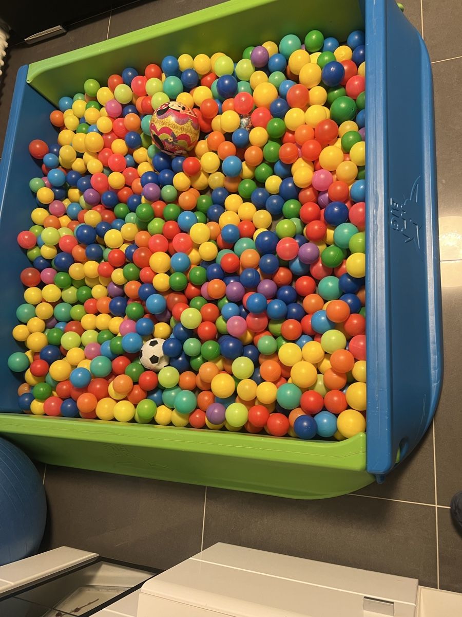 Sabbiera per bambini: Spielbälle mit Sandkasten – Usato da Erstfeld venduto da vasuki01 1