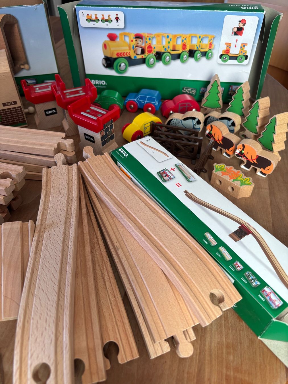 Brio Giocattoli: Brio Holz Eisenbahn grosses Set – Usato da Seftigen venduto da Muggelwomb 5