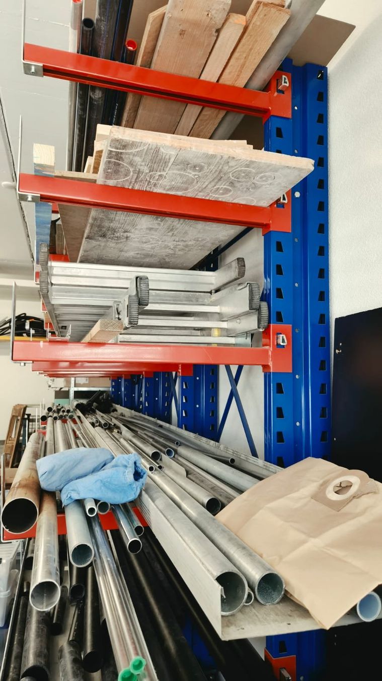 Scaffali: Grosses und robustes Kragarmregal – Usato da Bern venduto da zombi99 1
