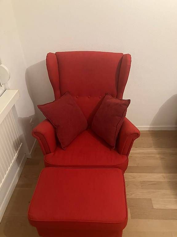 Poltrone: Ikea Strandmon Ohrensessel inkl. Hocker – Usato da Zürich venduto da lam_8mxt