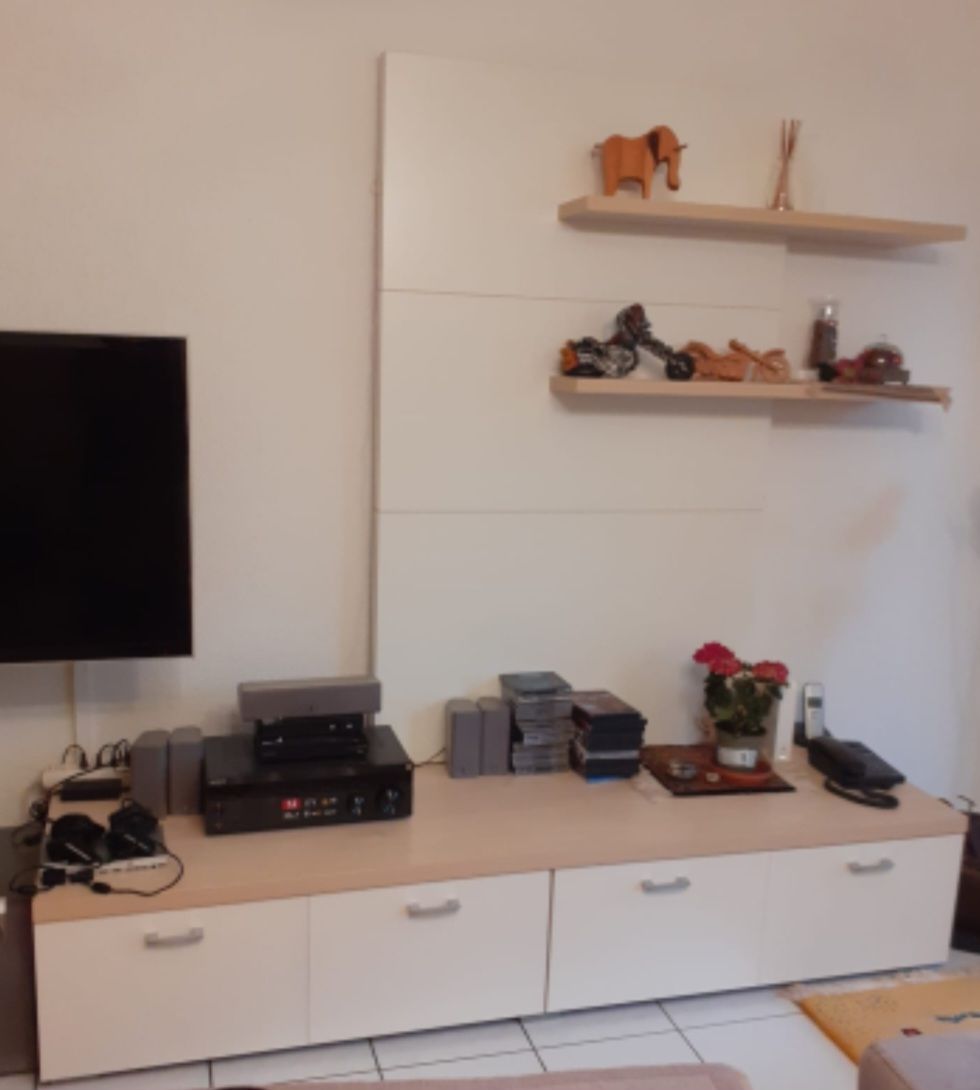 Vetrine: Gut erhaltene Wohnwand/Sideboard Kombination mit Vitrine. – Usato da Rüti ZH venduto da Frodo14 2