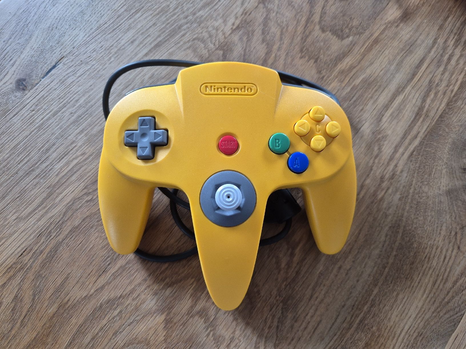 Nintendo Controller: Nintendo 64 Controller, gelb – Usato da Gümligen venduto da kurt2591989