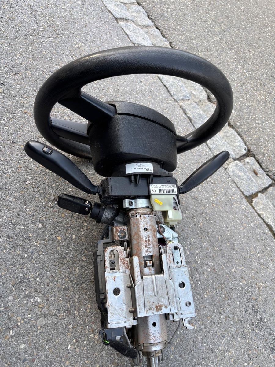 Volkswagen Tutti pezzi di ricambio auto: VW Polo jg2005, Steuerrad – Usato da Mörschwil venduto da ers_k5cc 1
