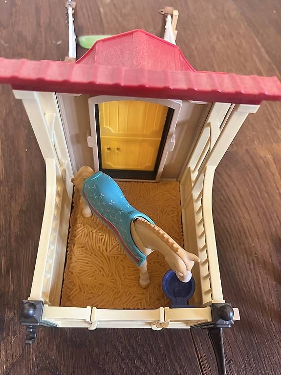 Giocattoli: Stall mit vier Pferden – Usato da Frauenfeld venduto da magy4243 2