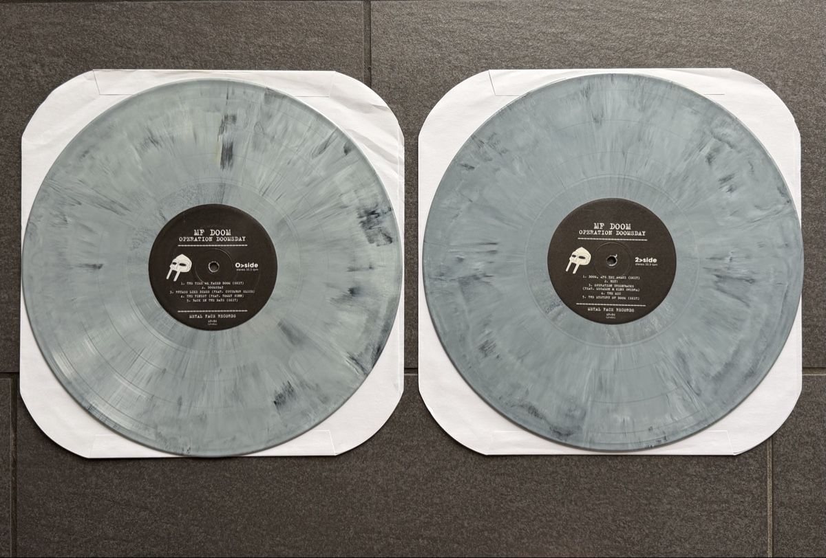 Schallplatten: MF DOOM Operation Doomsday Vinyl Silver-Age Set – Gebraucht aus Zürich von cENS0R 2