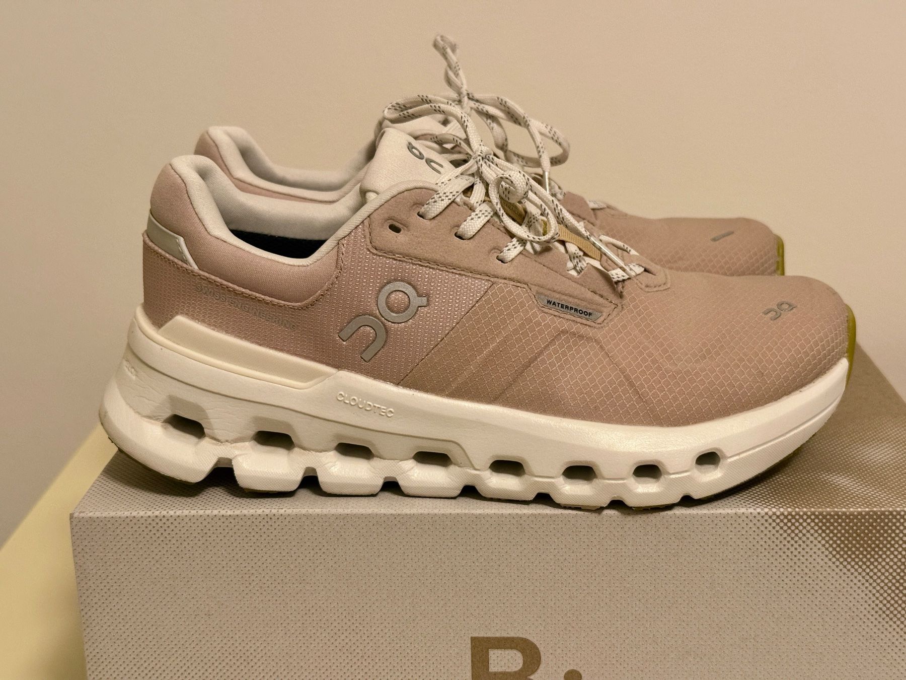 On Scarpe da donna: ON Cloudrunner 2 Waterproof Grösse 37.5 – Nuovo e nell'imballaggio originale da Minusio venduto da Spybotic