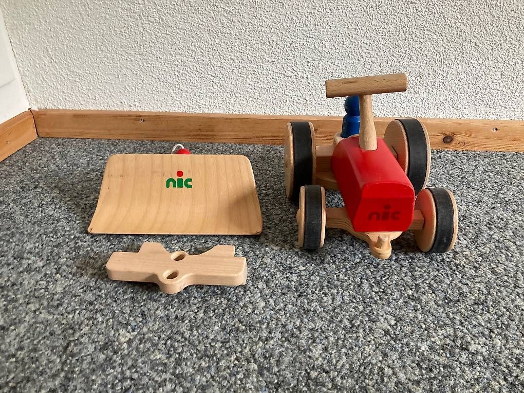 Giocattoli: nic Holztraktor mit "Räumschild" – Usato da Domat/Ems venduto da Lareina2015 2