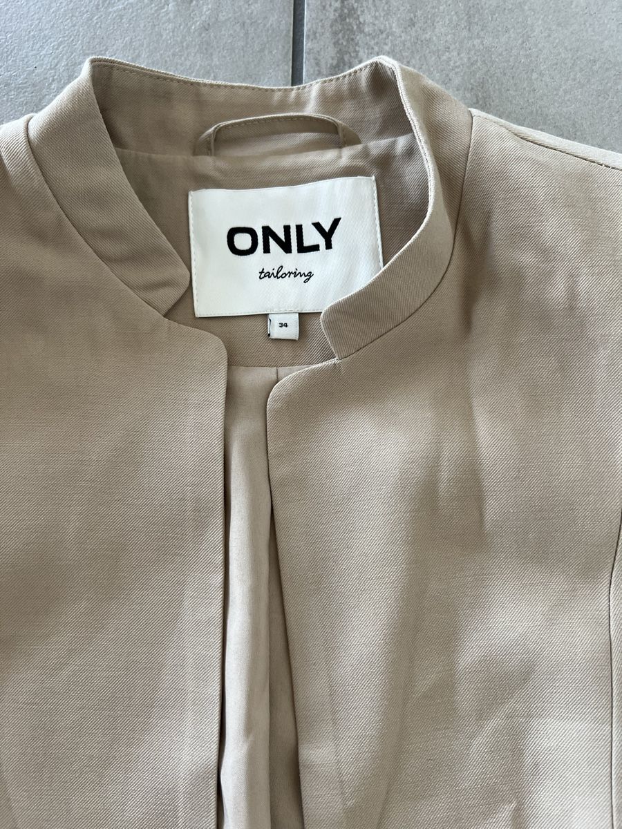 Completi & Tailleur: ONLY Beige Blazer – Nuovo (secondo la descrizione) da Stäfa venduto da bambinas 1