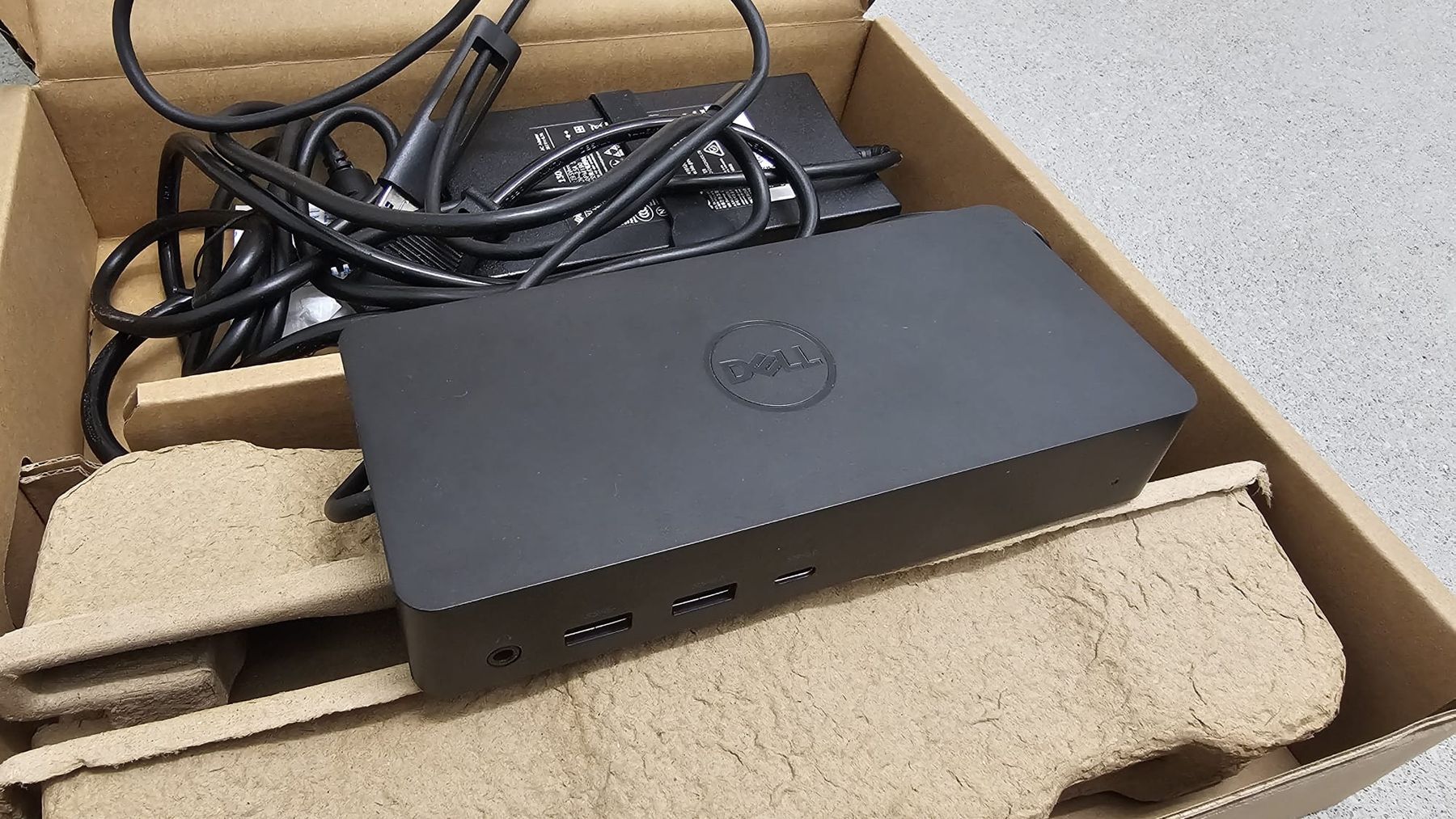 Dell Dockingstation: Dell Docking Station D6000 Neuwertig! – Neu und originalverpackt aus Kerzers von Blackandyellow123