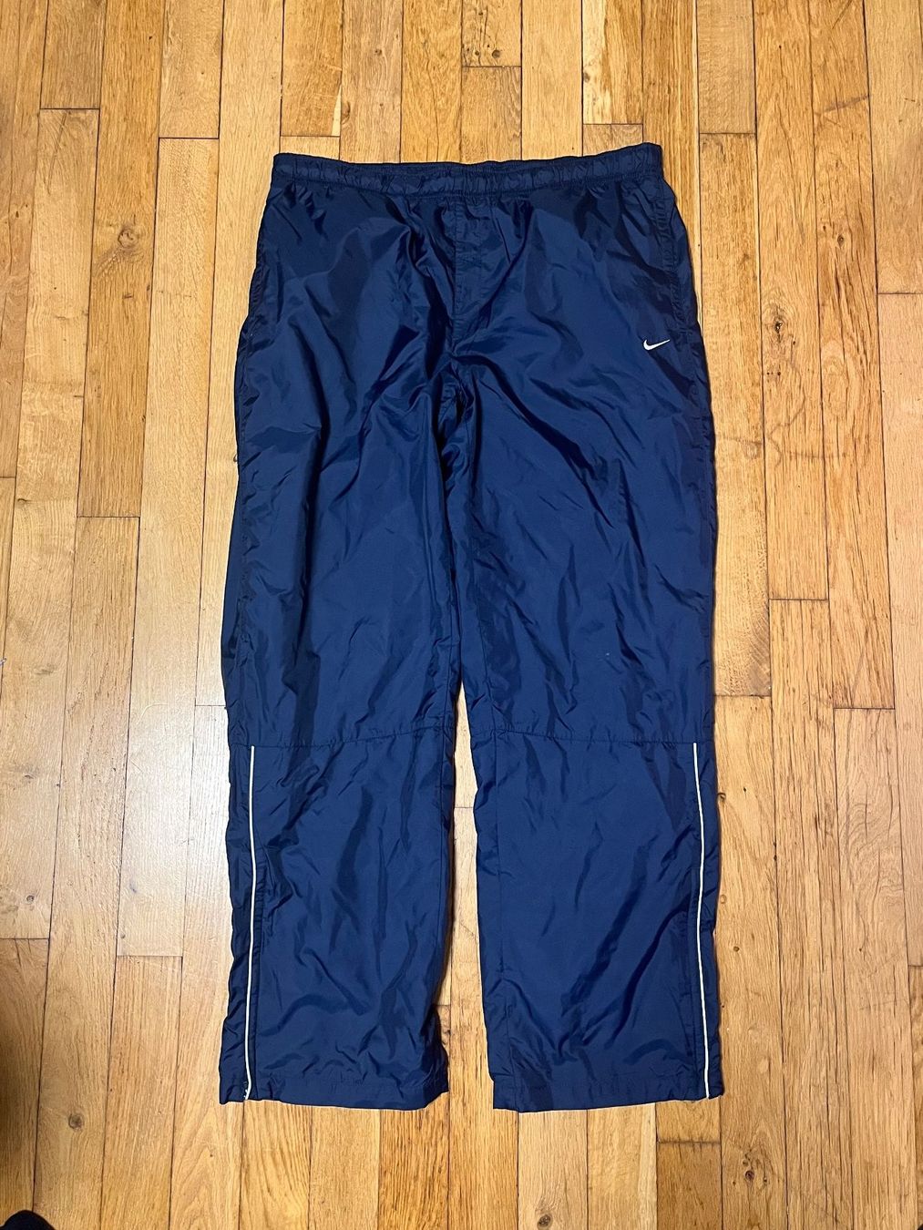 Nike Pantaloni: Nike Trainerhose Trackpants Blau – Usato da Winterthur venduto da she22i
