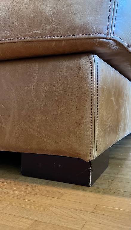 Maisons du monde Divani: Canapé d'angle en cuir clair – Usato da Carouge GE venduto da ANS1 4