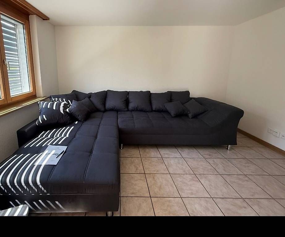 Divani: Schwarzes Ecksofa mit Kissen – Nuovo (secondo la descrizione) da Ibach venduto da sab_gqg7 1