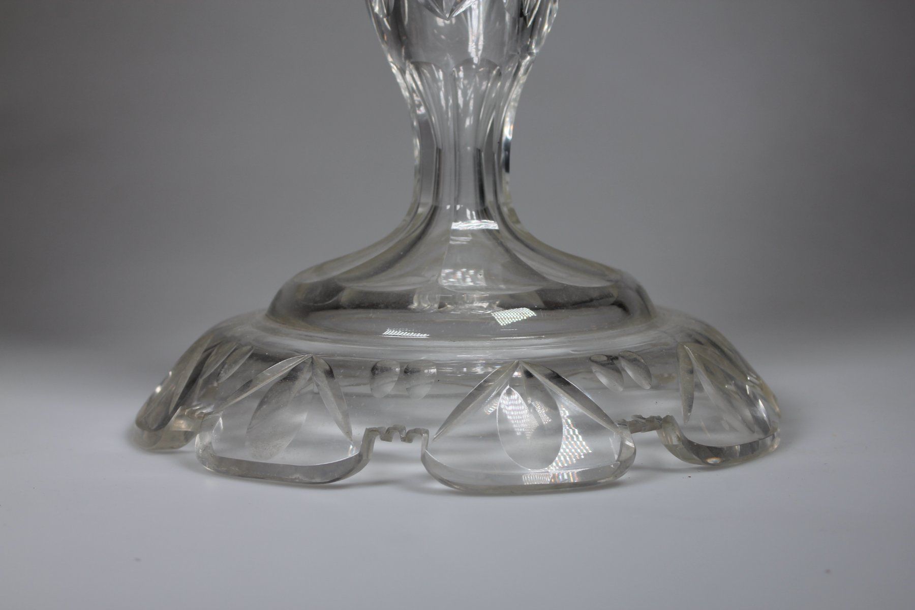 Lampade: Petroleumlampe mit Kristallfuss – Usato da Basel venduto da IRMAundFRED 1