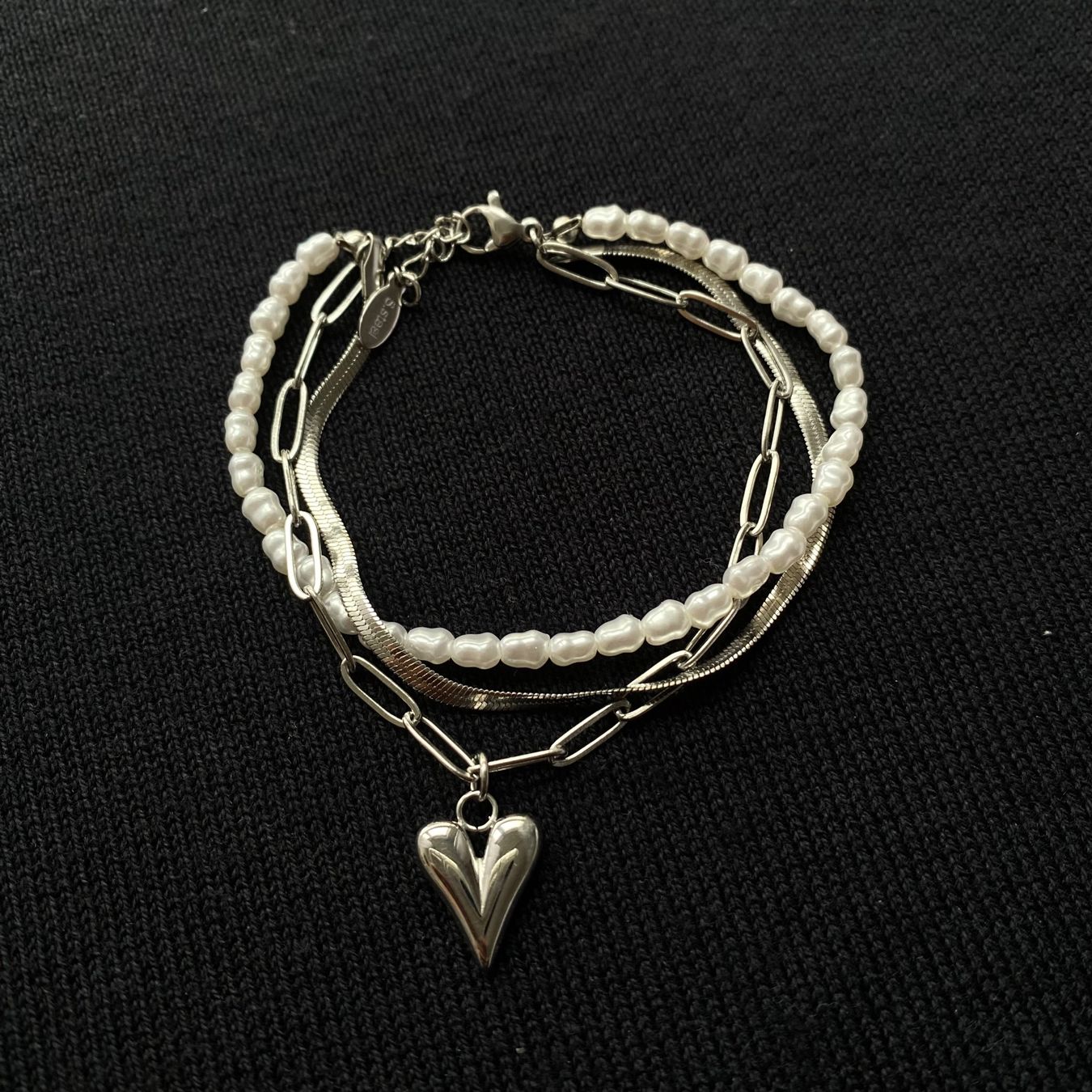 Bracciali & Braccialetti: Perlen Edelstahl Dreifache Armkette Herz – Nuovo (secondo la descrizione) da Givisiez venduto da dor_xb9k