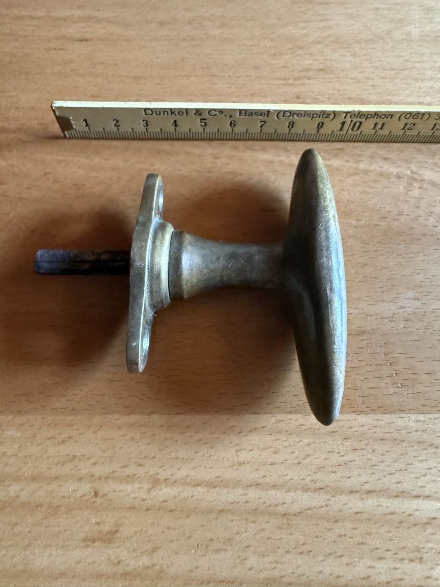Quincaillerie: alter Fenstergriff aus Metall  – D'occasion à Amden par vipernatter 5